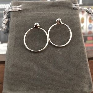 Uncommon James little flirt earring in silver